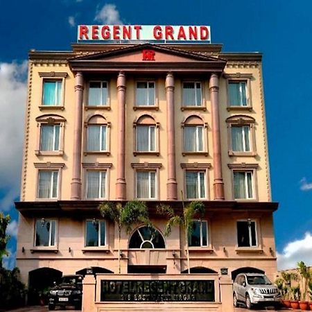 Hotel Regent Grand Ню Делхи Екстериор снимка