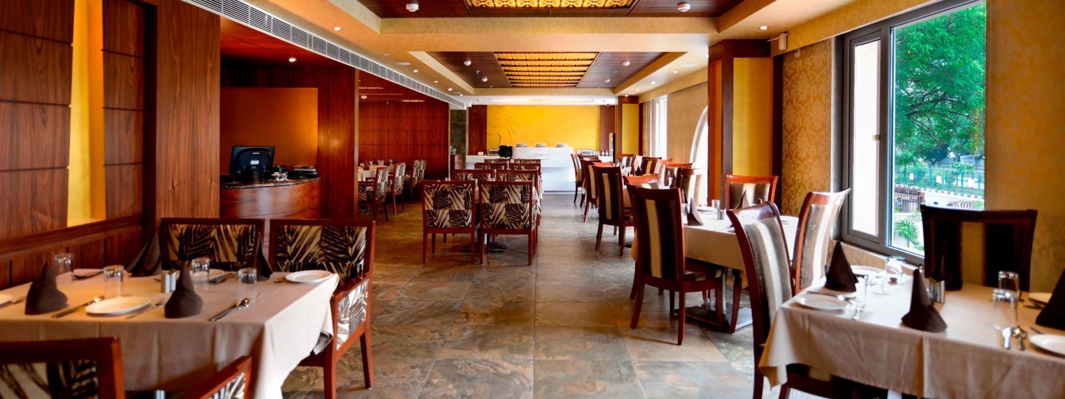 Hotel Regent Grand Ню Делхи Екстериор снимка