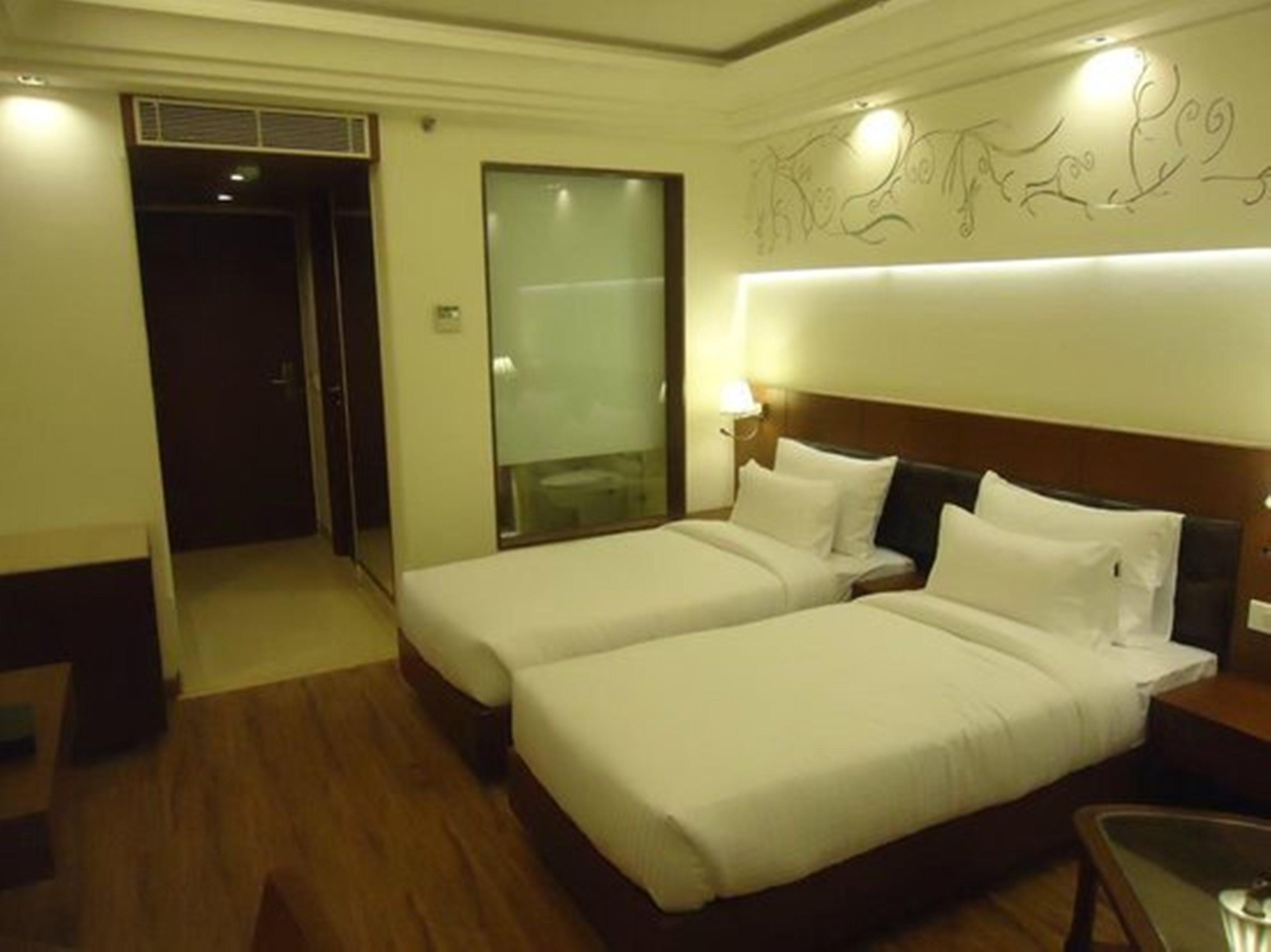 Hotel Regent Grand Ню Делхи Екстериор снимка