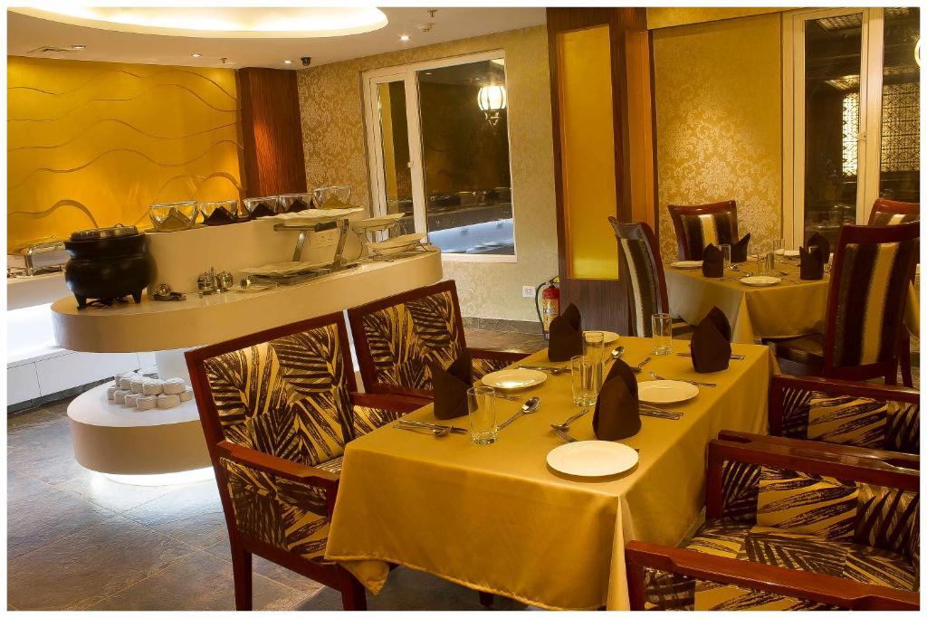 Hotel Regent Grand Ню Делхи Екстериор снимка