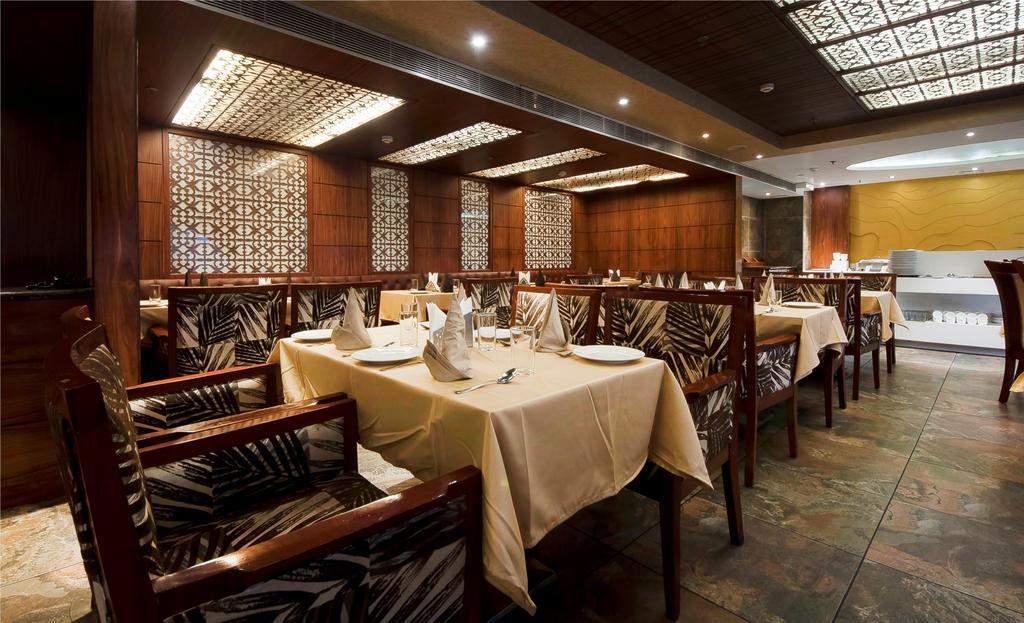 Hotel Regent Grand Ню Делхи Екстериор снимка