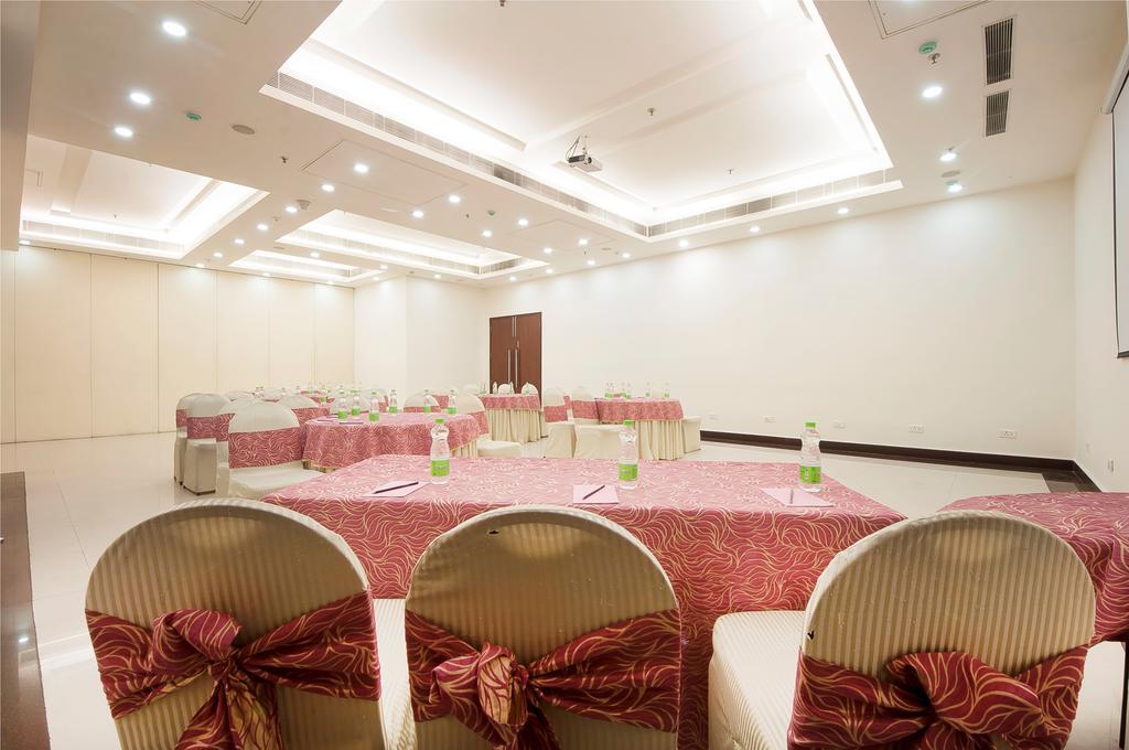 Hotel Regent Grand Ню Делхи Екстериор снимка