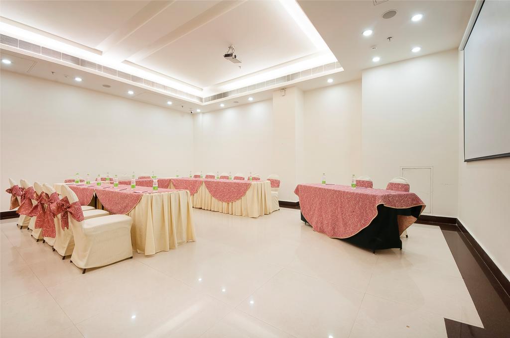 Hotel Regent Grand Ню Делхи Екстериор снимка
