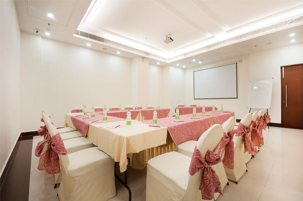 Hotel Regent Grand Ню Делхи Екстериор снимка