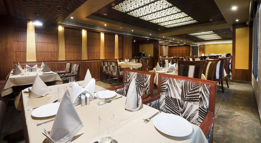 Hotel Regent Grand Ню Делхи Екстериор снимка