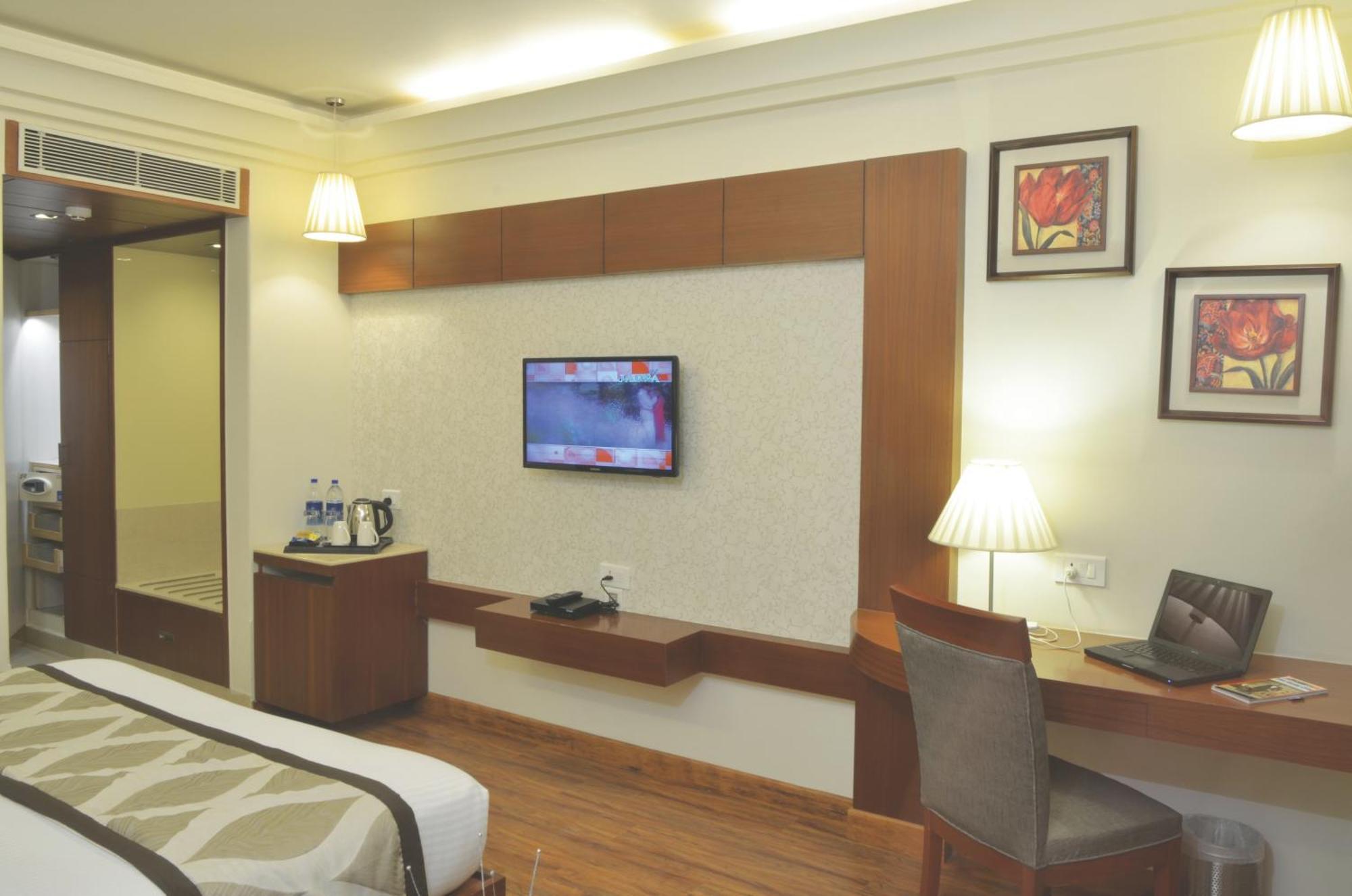 Hotel Regent Grand Ню Делхи Екстериор снимка