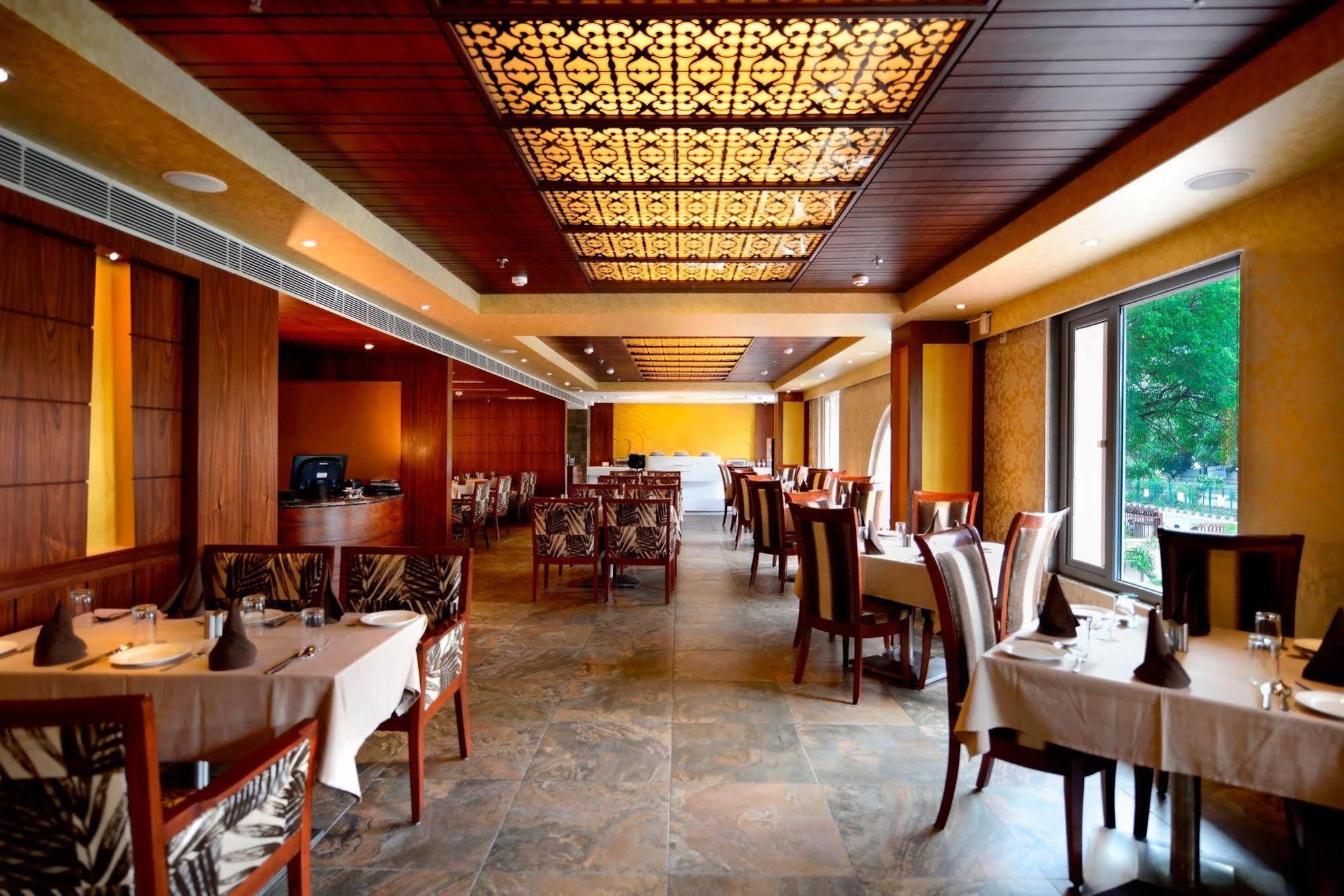 Hotel Regent Grand Ню Делхи Екстериор снимка