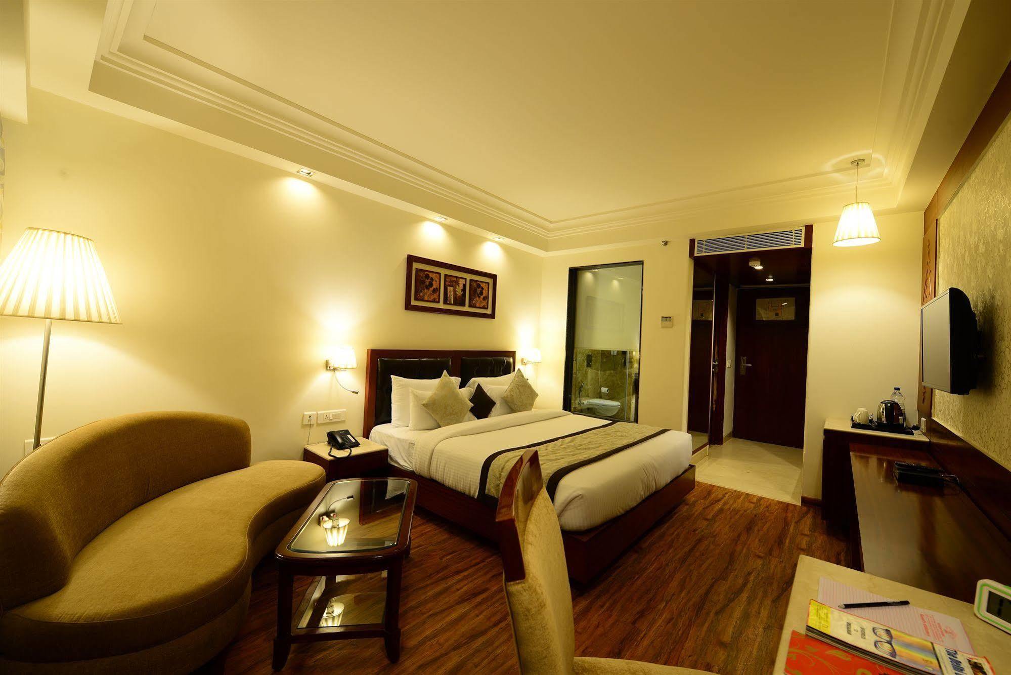 Hotel Regent Grand Ню Делхи Екстериор снимка
