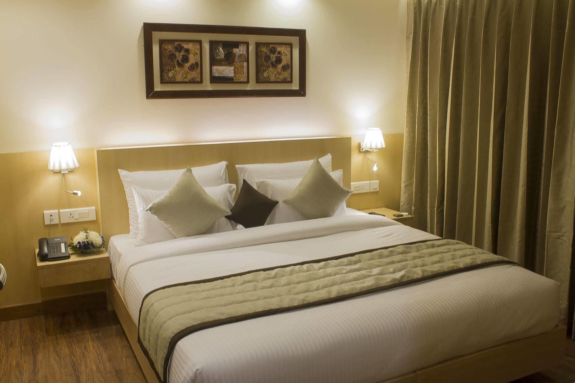 Hotel Regent Grand Ню Делхи Екстериор снимка