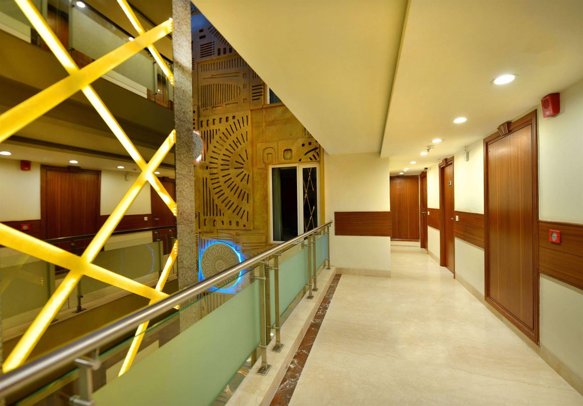 Hotel Regent Grand Ню Делхи Екстериор снимка